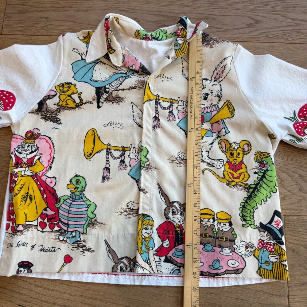 Whimsical Alice in Wonderland Print Button Up Shirt Women's Cream Short Sleeve M - Picture 4 of 8